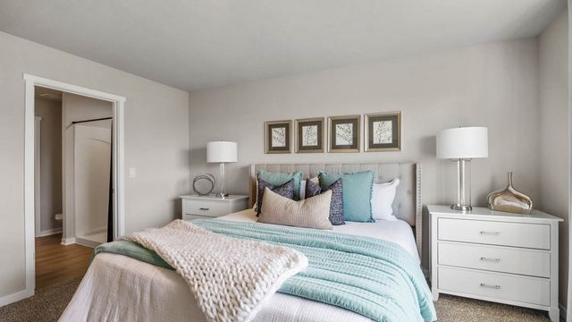 2878 Grassland Court, Hiawatha, IA 52233