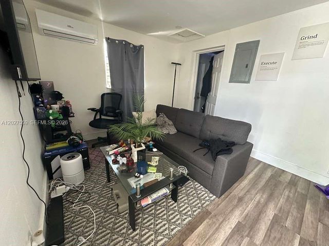 685 SW 7th Terrace, Dania Beach, FL 33004
