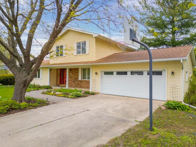 910 Juanita Avenue, Cedar Falls, IA 50613