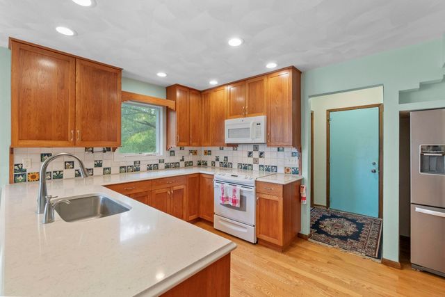 910 Juanita Avenue, Cedar Falls, IA 50613