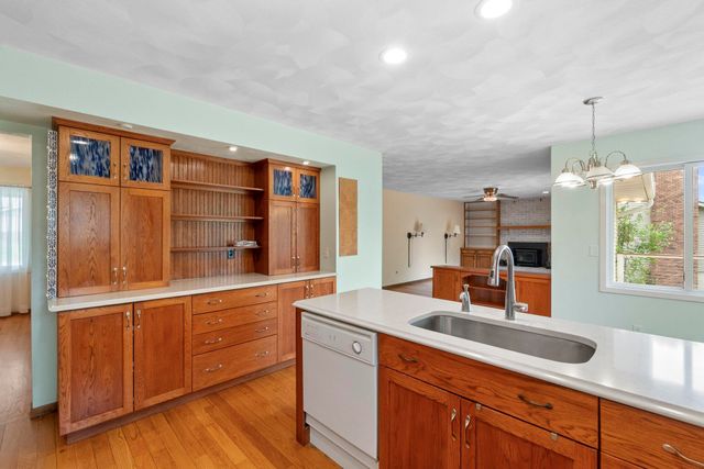910 Juanita Avenue, Cedar Falls, IA 50613