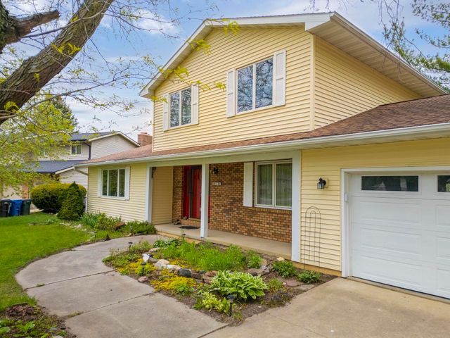 910 Juanita Avenue, Cedar Falls, IA 50613