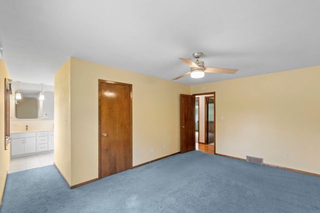 910 Juanita Avenue, Cedar Falls, IA 50613