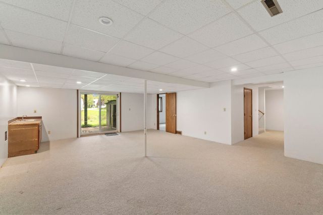 910 Juanita Avenue, Cedar Falls, IA 50613
