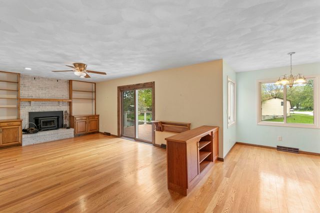910 Juanita Avenue, Cedar Falls, IA 50613