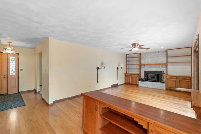 910 Juanita Avenue, Cedar Falls, IA 50613