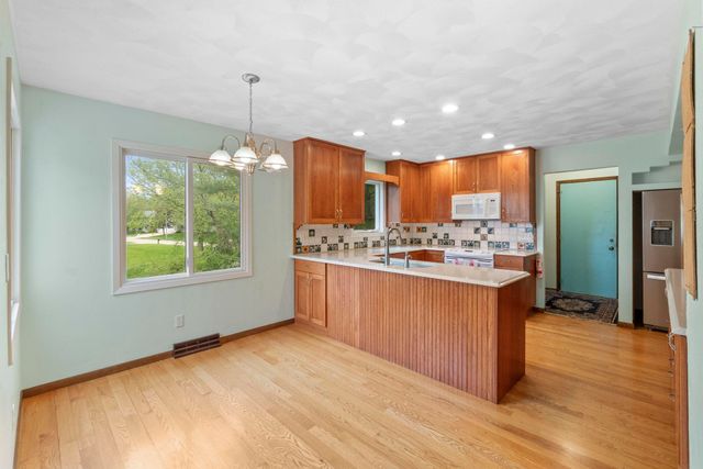 910 Juanita Avenue, Cedar Falls, IA 50613