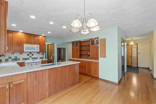 910 Juanita Avenue, Cedar Falls, IA 50613