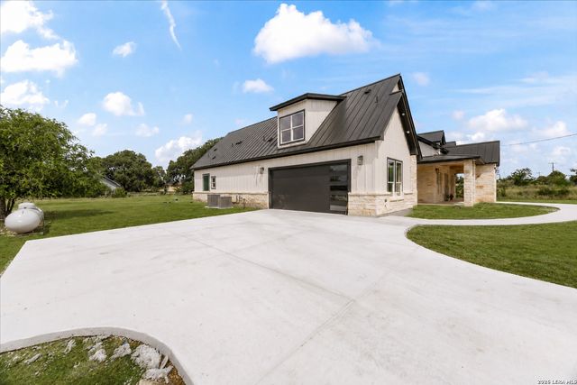 1438 Bottle Springs Rd, Bandera, TX 78003