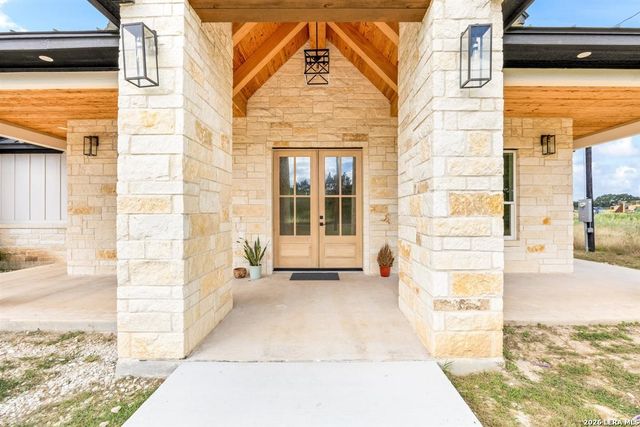 1438 Bottle Springs Rd, Bandera, TX 78003