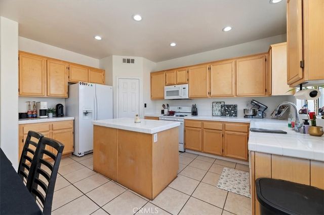 8965 Grindella Court, Hesperia, CA 92344