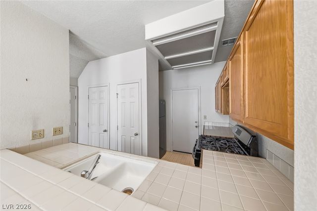 4987 Strauss Drive, Las Vegas, NV 89146