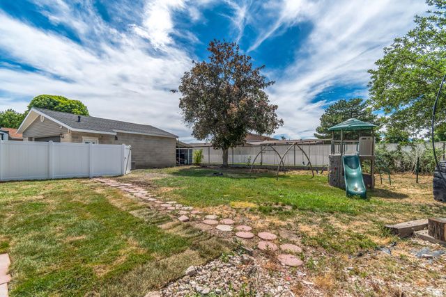 7222 S ROBIN WAY, West Jordan, UT 84084