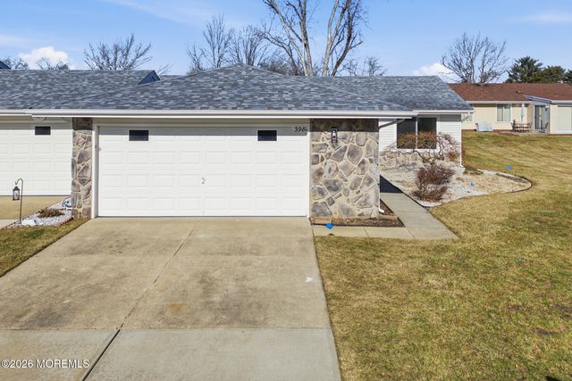 398 Fuchsia Plaza 398C, Monroe, NJ 08831