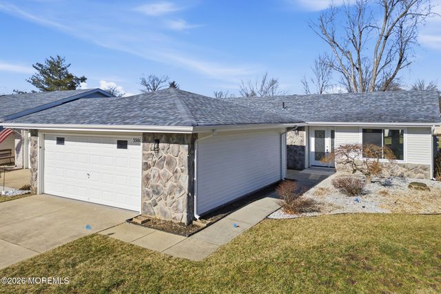 398 Fuchsia Plaza 398C, Monroe, NJ 08831