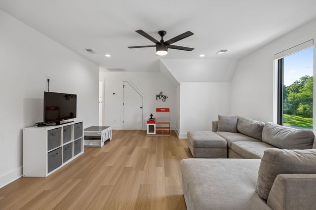 225 Derby Ln, Franklin, TN 37069