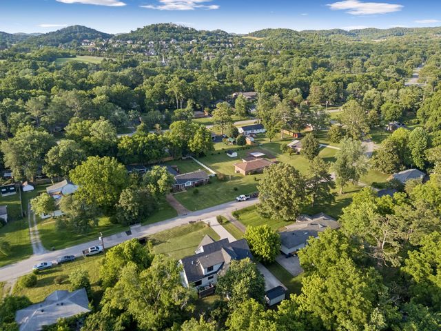 225 Derby Ln, Franklin, TN 37069