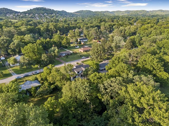 225 Derby Ln, Franklin, TN 37069