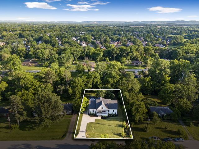 225 Derby Ln, Franklin, TN 37069