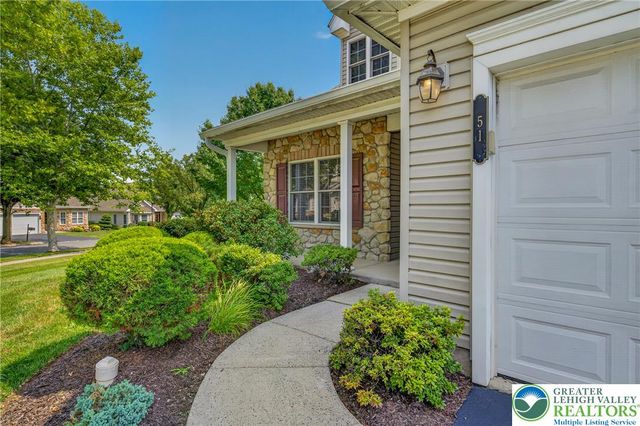 51 Glenmoor Circle North, Palmer Twp, PA 18045