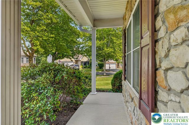 51 Glenmoor Circle North, Palmer Twp, PA 18045