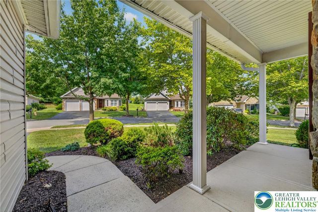 51 Glenmoor Circle North, Palmer Twp, PA 18045