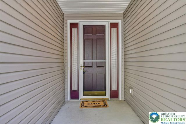 51 Glenmoor Circle North, Palmer Twp, PA 18045