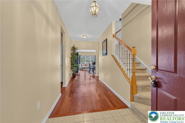 51 Glenmoor Circle North, Palmer Twp, PA 18045