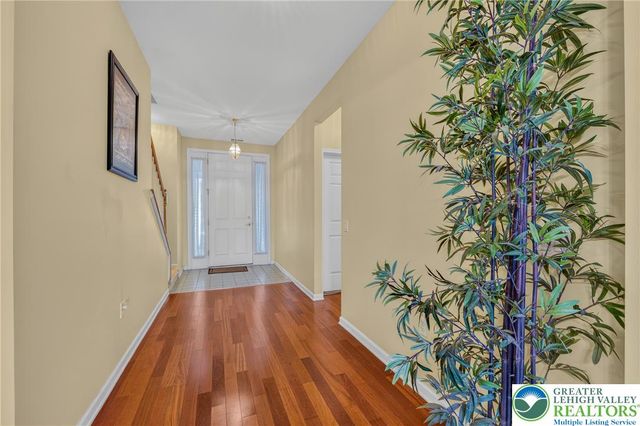 51 Glenmoor Circle North, Palmer Twp, PA 18045