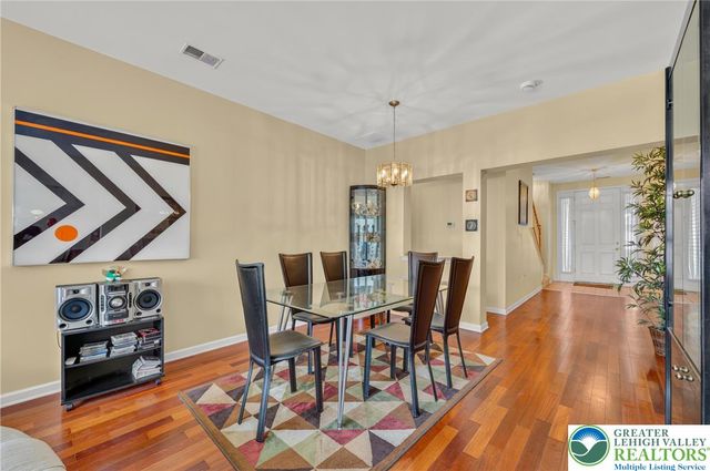 51 Glenmoor Circle North, Palmer Twp, PA 18045
