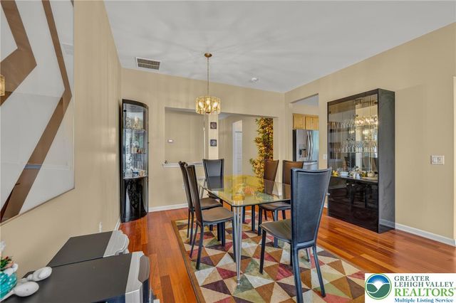51 Glenmoor Circle North, Palmer Twp, PA 18045