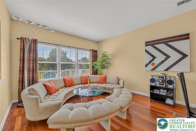 51 Glenmoor Circle North, Palmer Twp, PA 18045