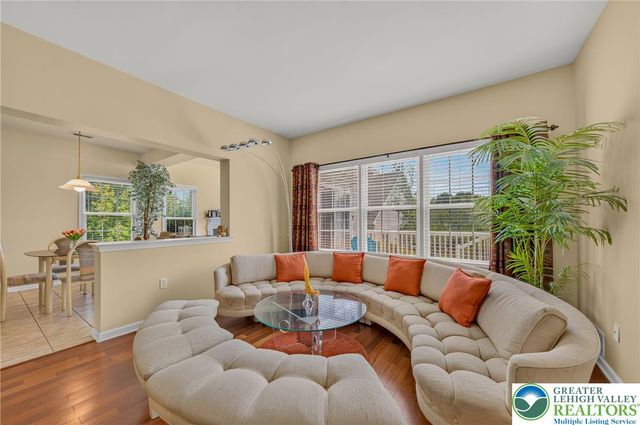 51 Glenmoor Circle North, Palmer Twp, PA 18045