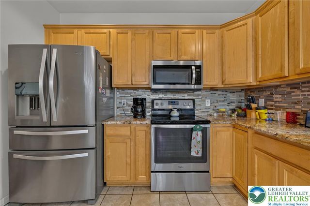 51 Glenmoor Circle North, Palmer Twp, PA 18045
