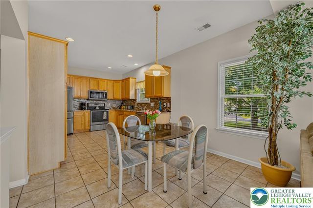 51 Glenmoor Circle North, Palmer Twp, PA 18045