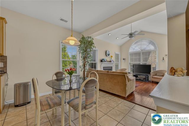 51 Glenmoor Circle North, Palmer Twp, PA 18045