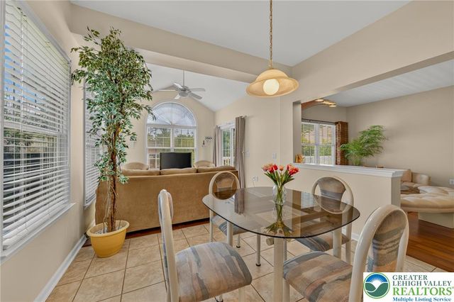 51 Glenmoor Circle North, Palmer Twp, PA 18045
