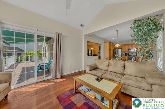 51 Glenmoor Circle North, Palmer Twp, PA 18045