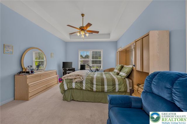 51 Glenmoor Circle North, Palmer Twp, PA 18045
