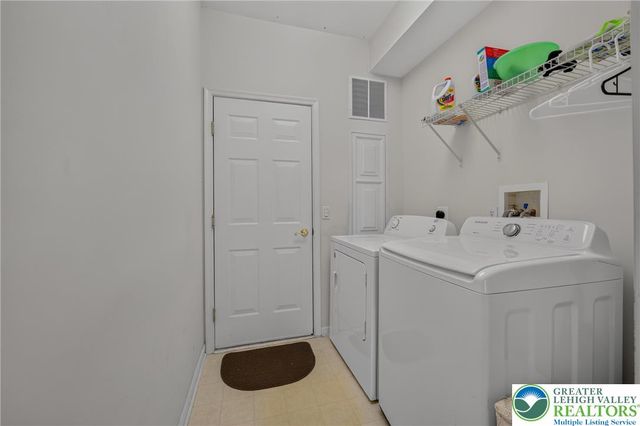 51 Glenmoor Circle North, Palmer Twp, PA 18045