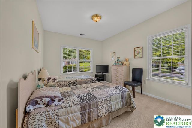51 Glenmoor Circle North, Palmer Twp, PA 18045