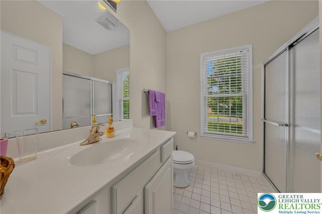 51 Glenmoor Circle North, Palmer Twp, PA 18045