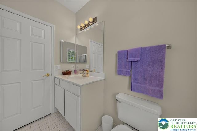 51 Glenmoor Circle North, Palmer Twp, PA 18045