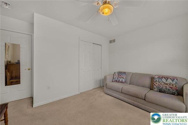 51 Glenmoor Circle North, Palmer Twp, PA 18045