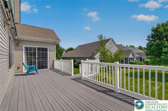 51 Glenmoor Circle North, Palmer Twp, PA 18045