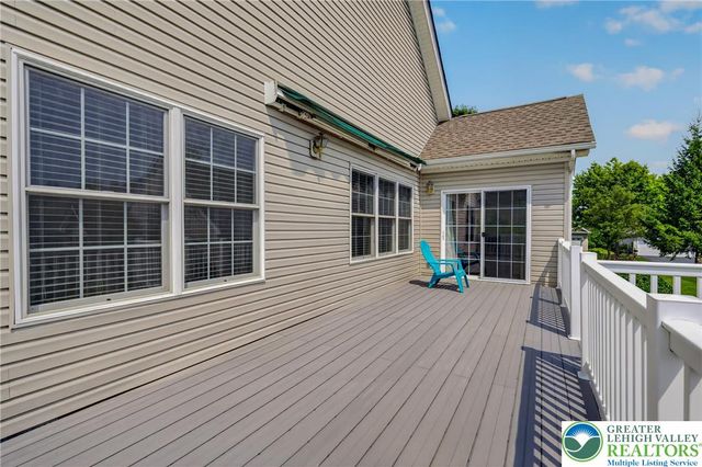 51 Glenmoor Circle North, Palmer Twp, PA 18045