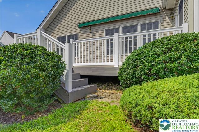 51 Glenmoor Circle North, Palmer Twp, PA 18045