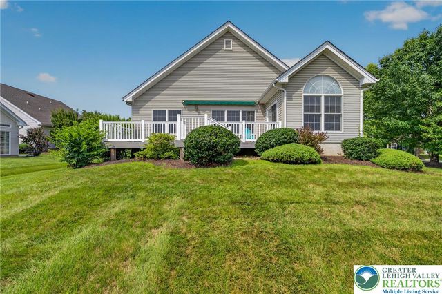 51 Glenmoor Circle North, Palmer Twp, PA 18045