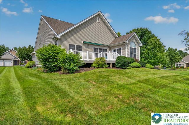 51 Glenmoor Circle North, Palmer Twp, PA 18045