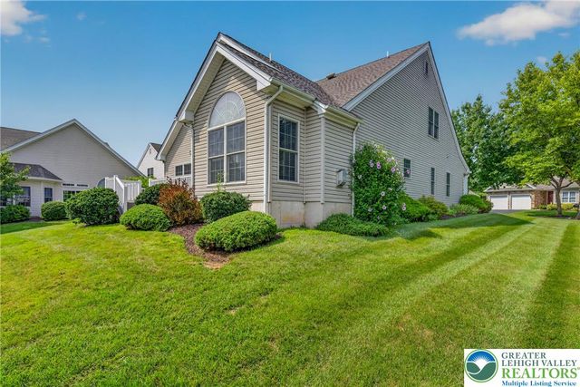 51 Glenmoor Circle North, Palmer Twp, PA 18045